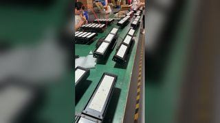 Светодиодные стадионные светильники MeanWell ELG мощностью 250 Вт с эффективностью 130 лм/Вт и водонепроницаемостью IP65 для наружного применения